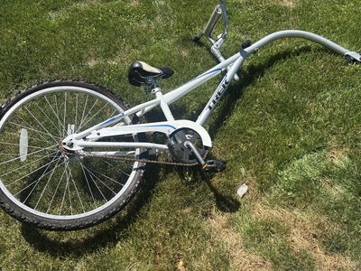 Trek rear trailer with a 24 inch wheel ideal to ride with your loved one 40.00 cash only