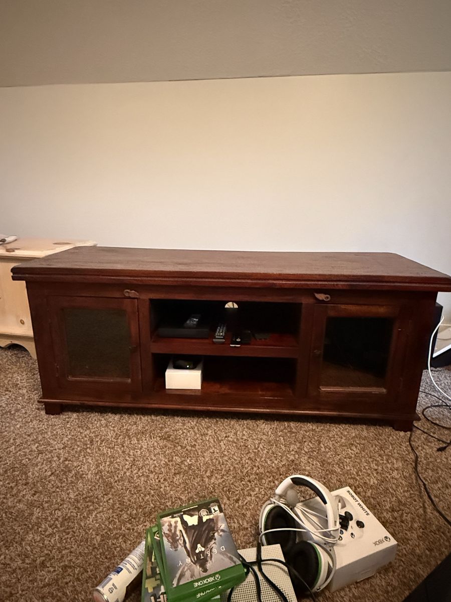 Entertainment console 