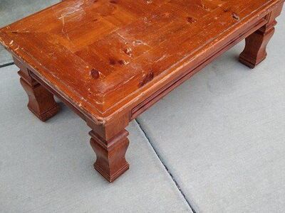 SOLID OAK COFFEE TABLE FOR SALE
