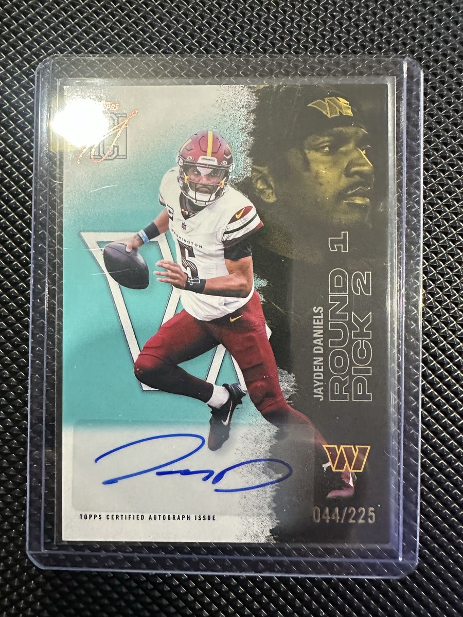 2025 Topps Signature Jayden Daniels Autograph Card 044/225