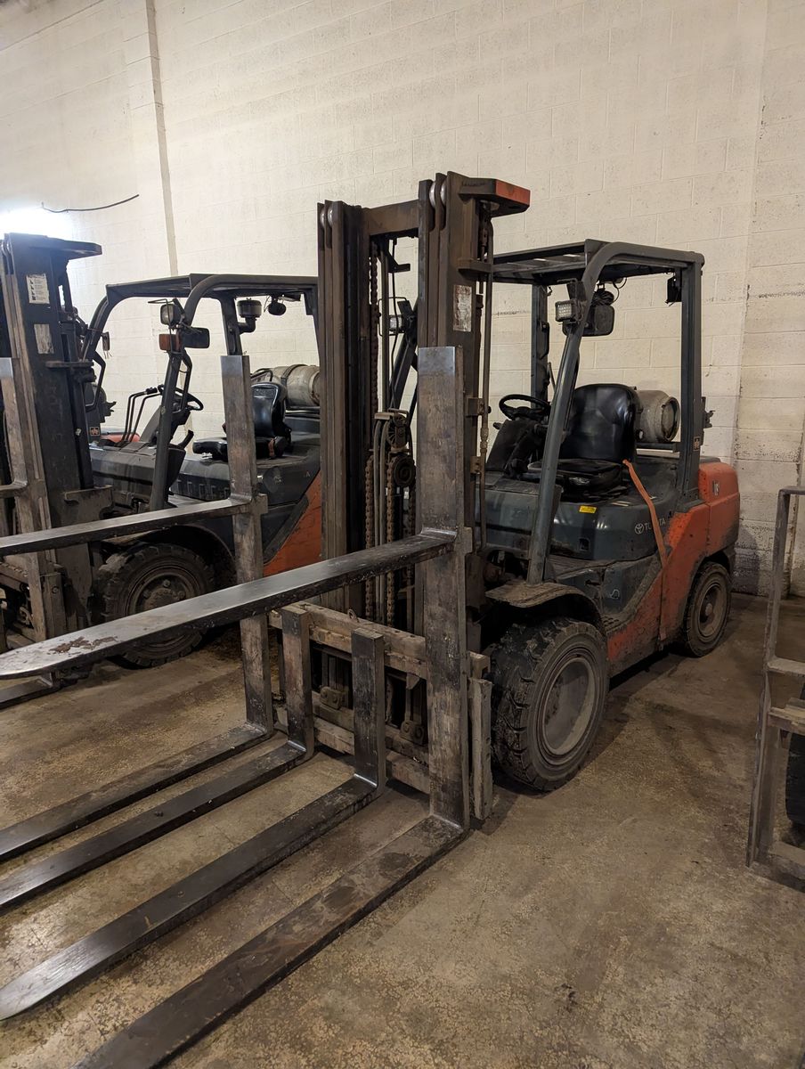 2015 Toyota 8FGU32 Forklift (15,391 hours)