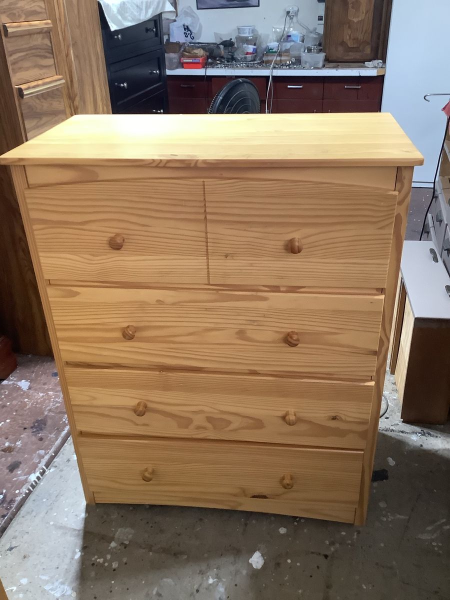 Like new 4 Drawer Dresser