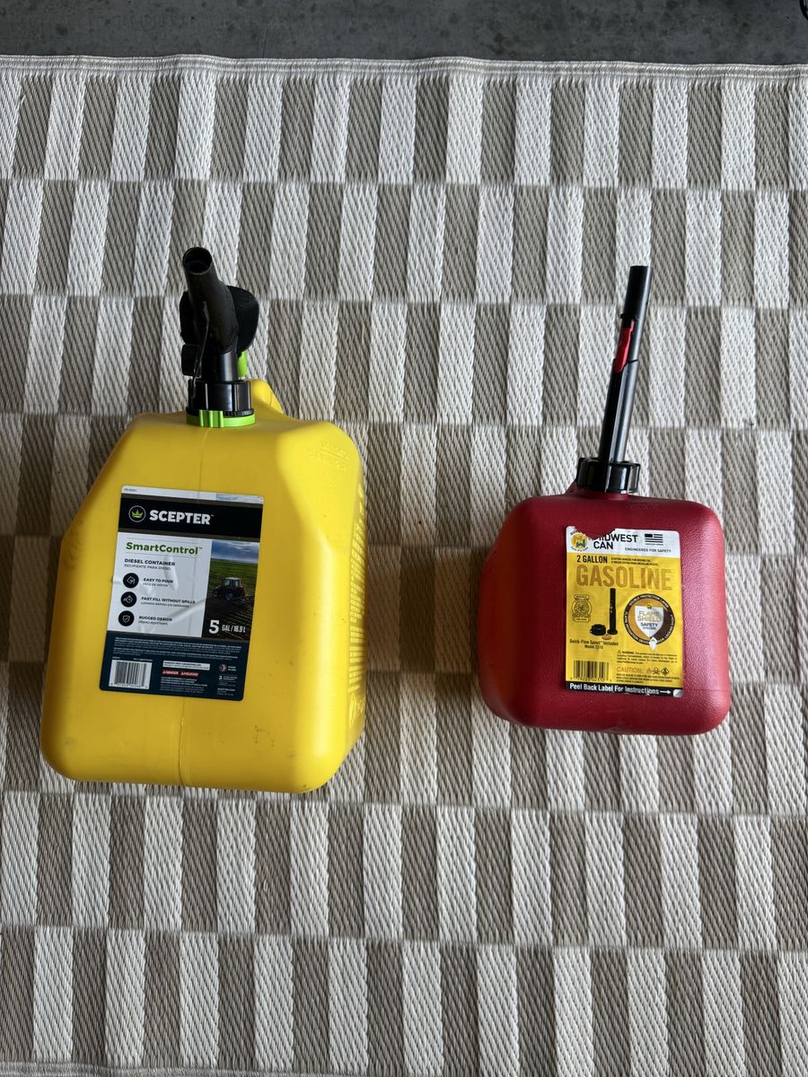 Scepter Smart Control 5 Gal Diesel Container & Midwest Can Auto Shut Off 2 Gal Gas Can