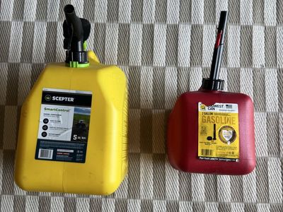 Scepter Smart Control 5 Gal Diesel Container & Midwest Can Auto Shut Off 2 Gal Gas Can