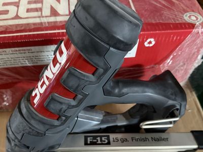 Senco Fusion F-15 15-Gauge Cordless Pneumatic Finish Nailer with 1-1/4"-2-1/2" Nail Capacity. Included: 2 nail guns.