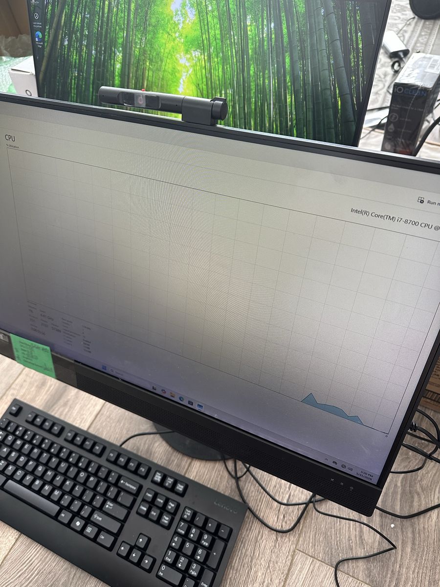 Lenovo All In One PC i7 Core 8th Gen 16 GB RAM 512 GB SSD