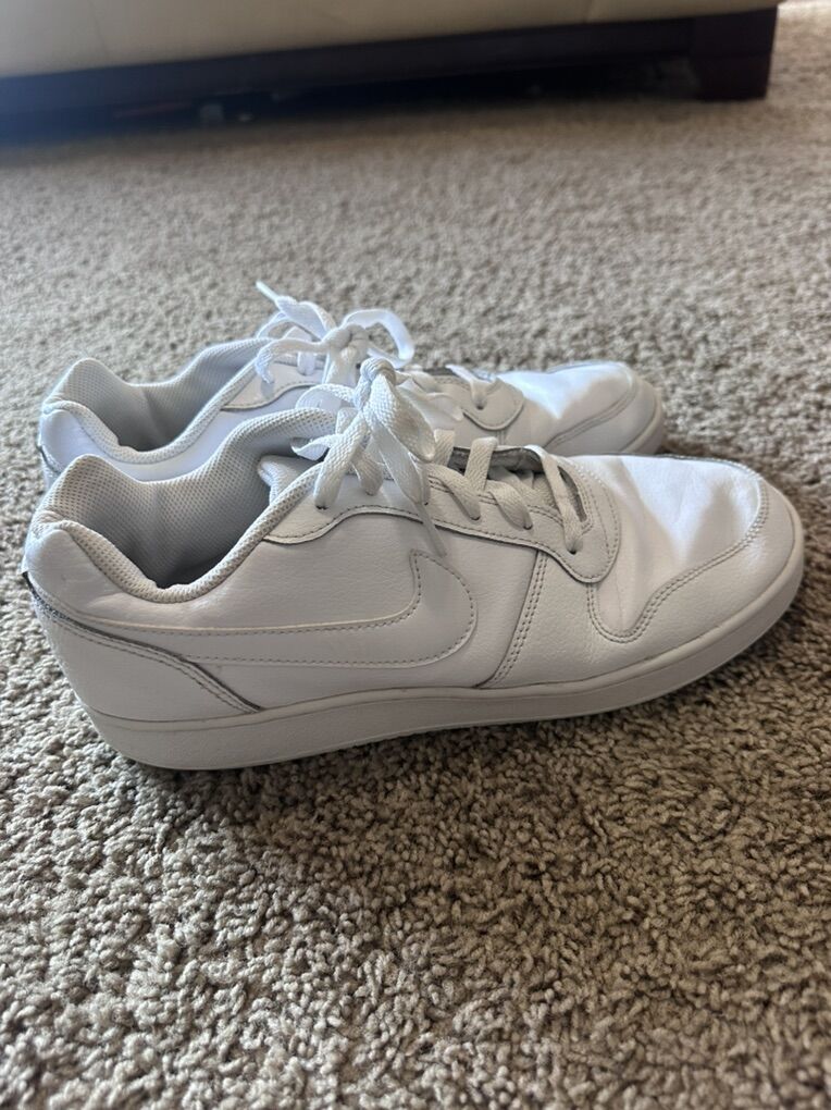 White Nike Size 10.5 Mens