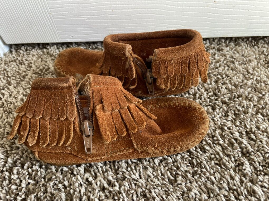 Minnetonka Moccasions Size 6