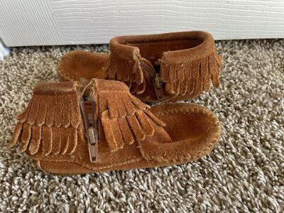 Minnetonka Moccasions Size 6