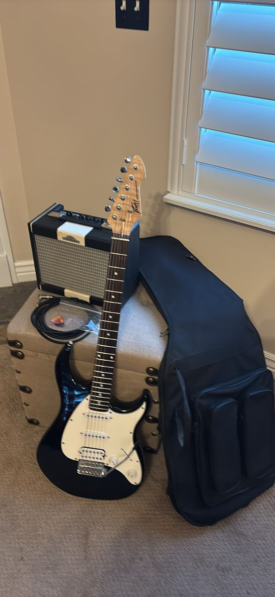 Peavey Raptor Strat Style Guitar w/Amp- Complete Bundle (Price Reduced)