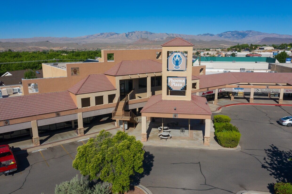 High Visibility Location at an Affordable in Phoenix Plaza!