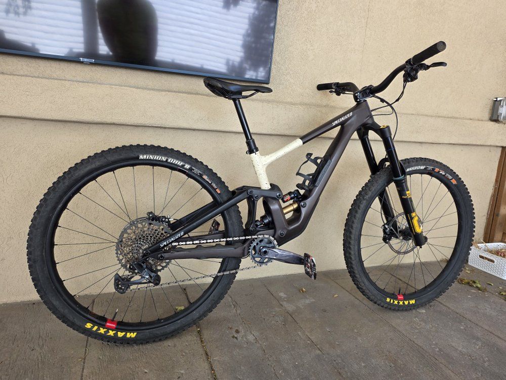 2023 Specialized Enduro Carbon with Reserve wheels