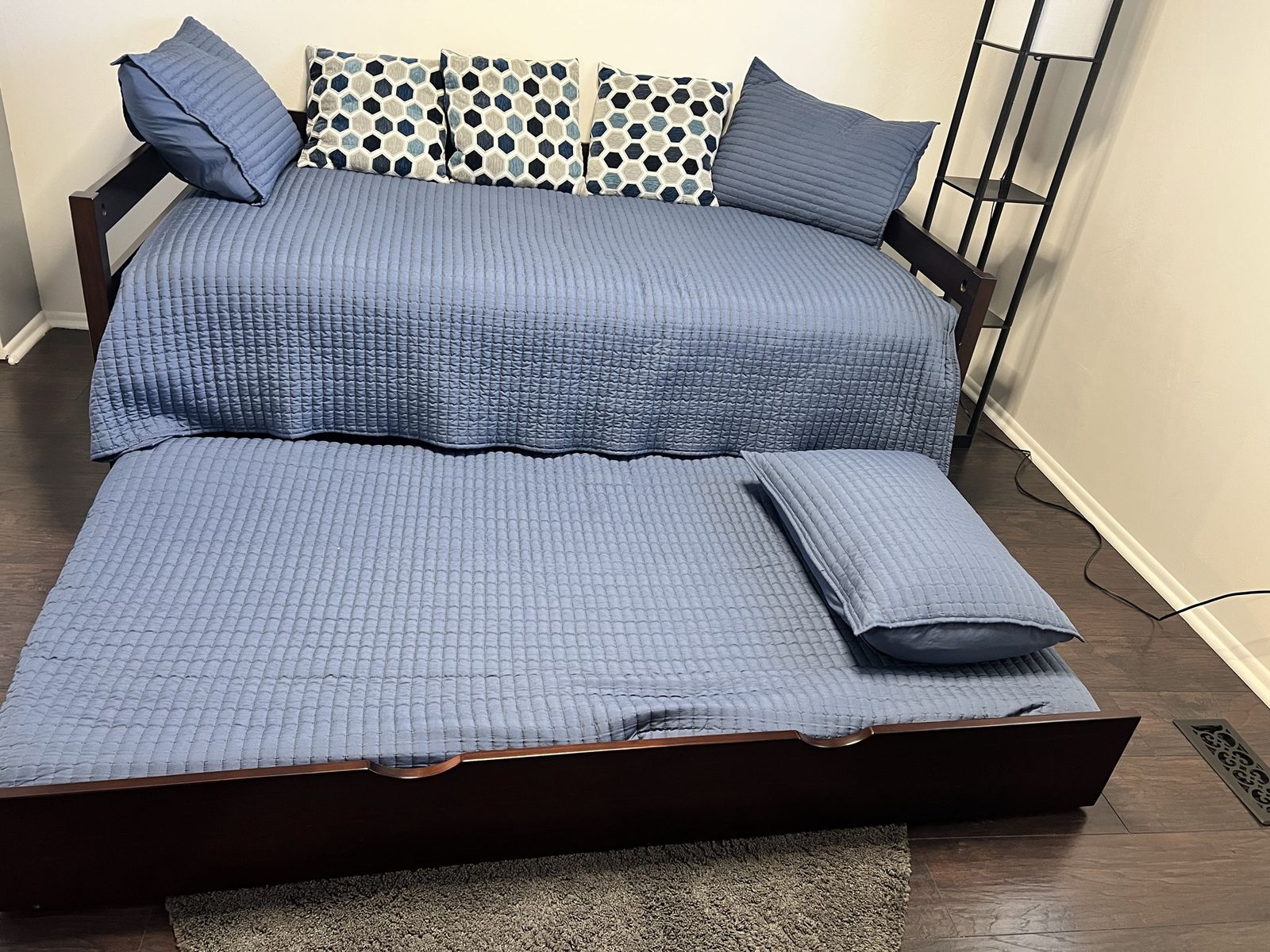 Trundle twin beds with mattresses. Like new