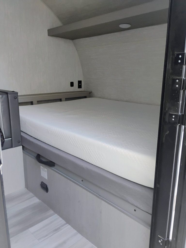 Main image 4