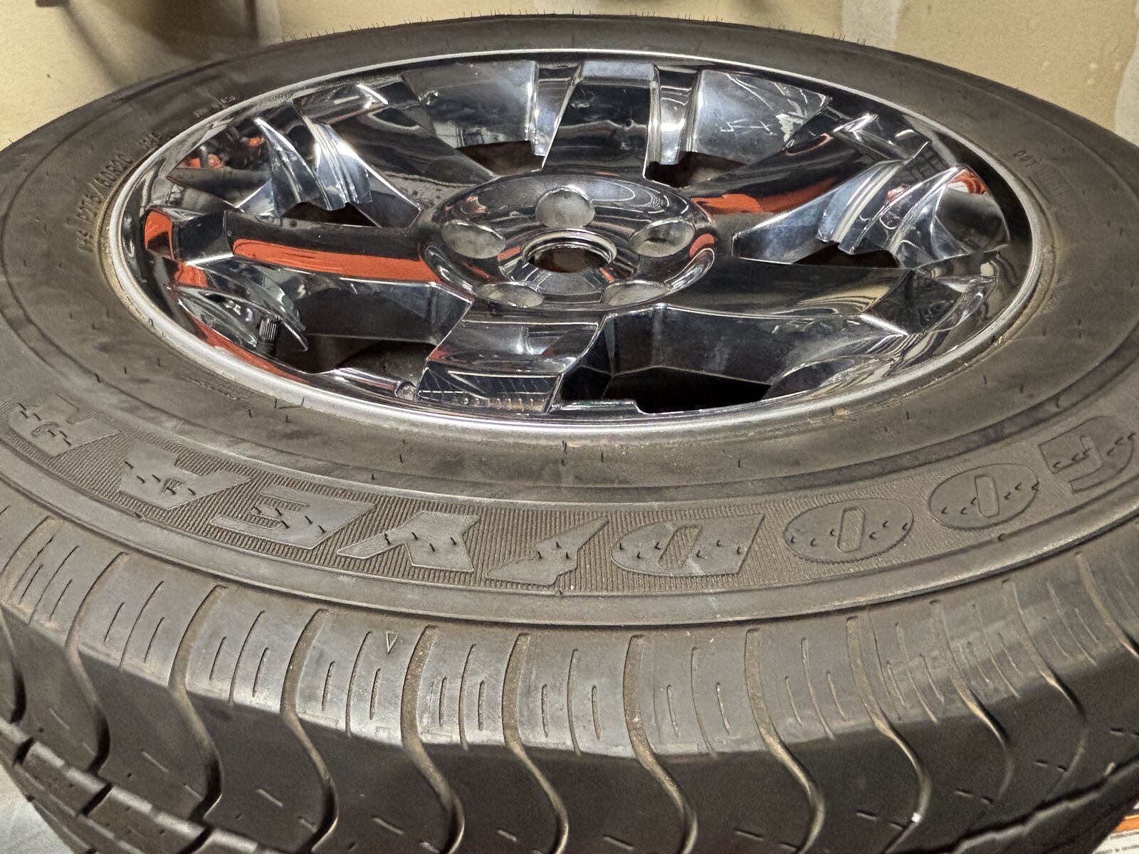 2012 Ram 1500 Wheel & Tire