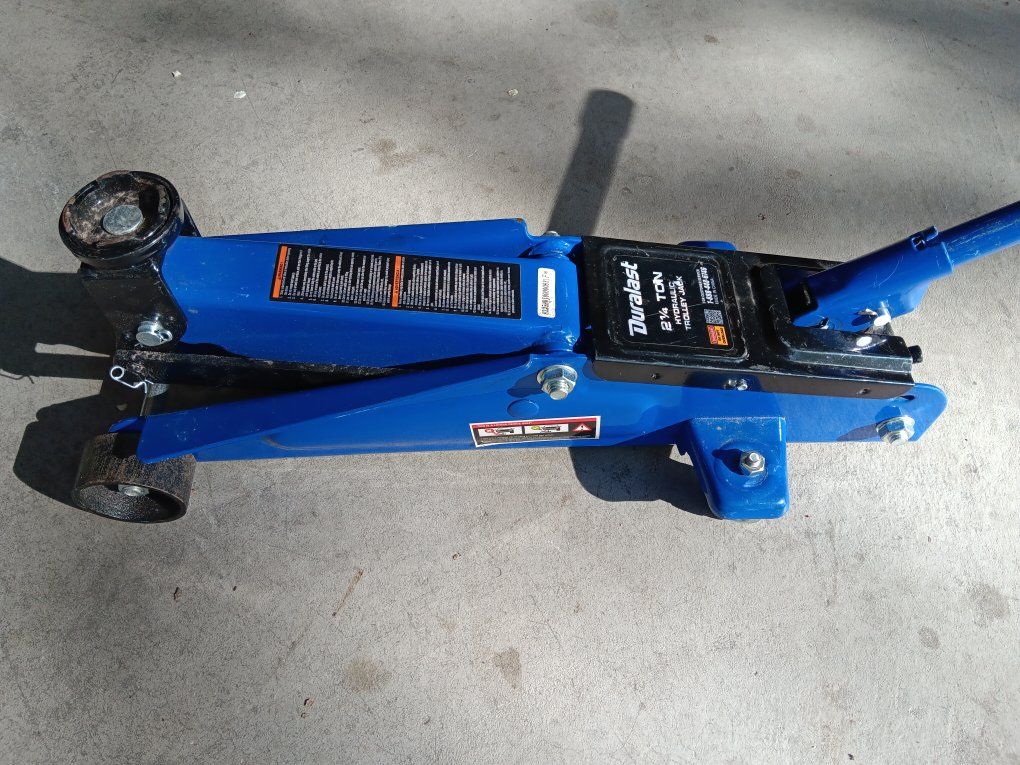 Duralast 2 1/4 ton hydraulic trolley jack. Good Co