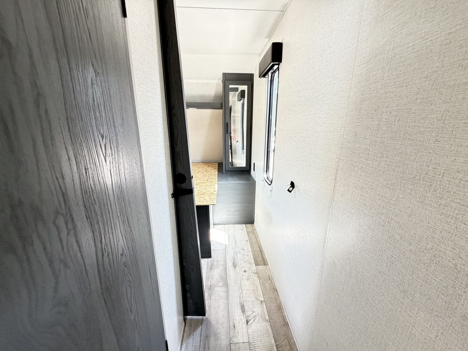 Main image 32