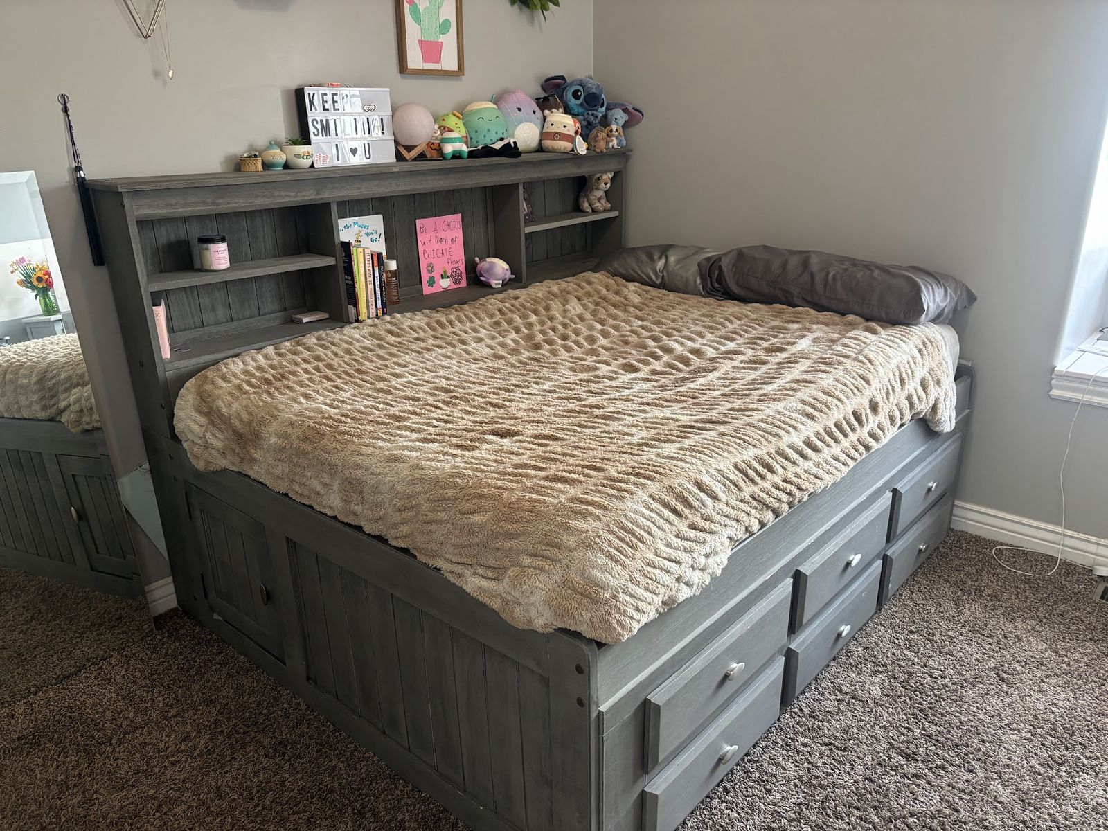 Full size day bed with side headboard