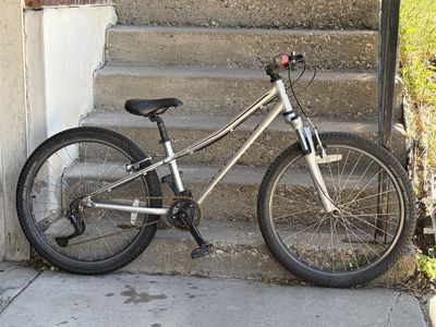 Specialized Hotrock 24” Youth Mountain Bike