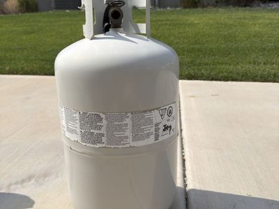 Propane tank - FULL. 30lb