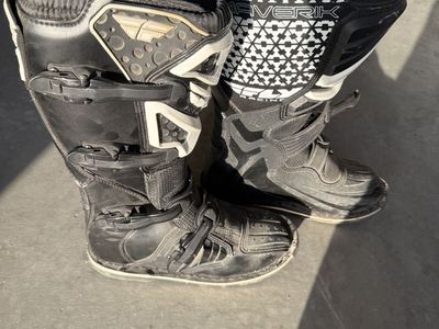 Youth Fly Racing Maverick MX Boots Black/White - Motocross/Off-Road Footwear