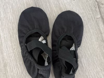 Black Split-Sole Ballet Shoes / Dance Slippers Girls Size 11