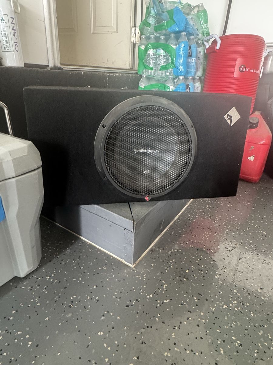 Rockford Fosgate P300-12 Punch Powered 12" Subwoofer with Enclosure - Excellent Condition