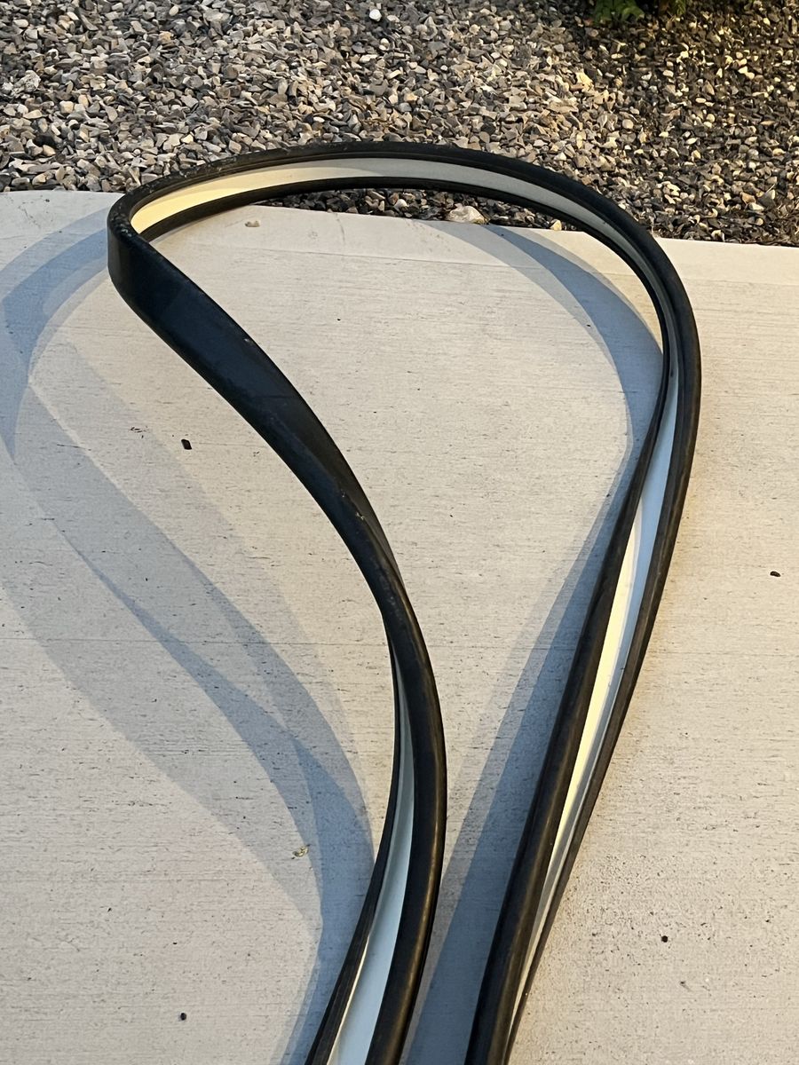 Escalator Rubber Handrail-100 ft x 3.5 in can repurpose as warehouse bump guards,boat dock fender,trailer stall lining,art work