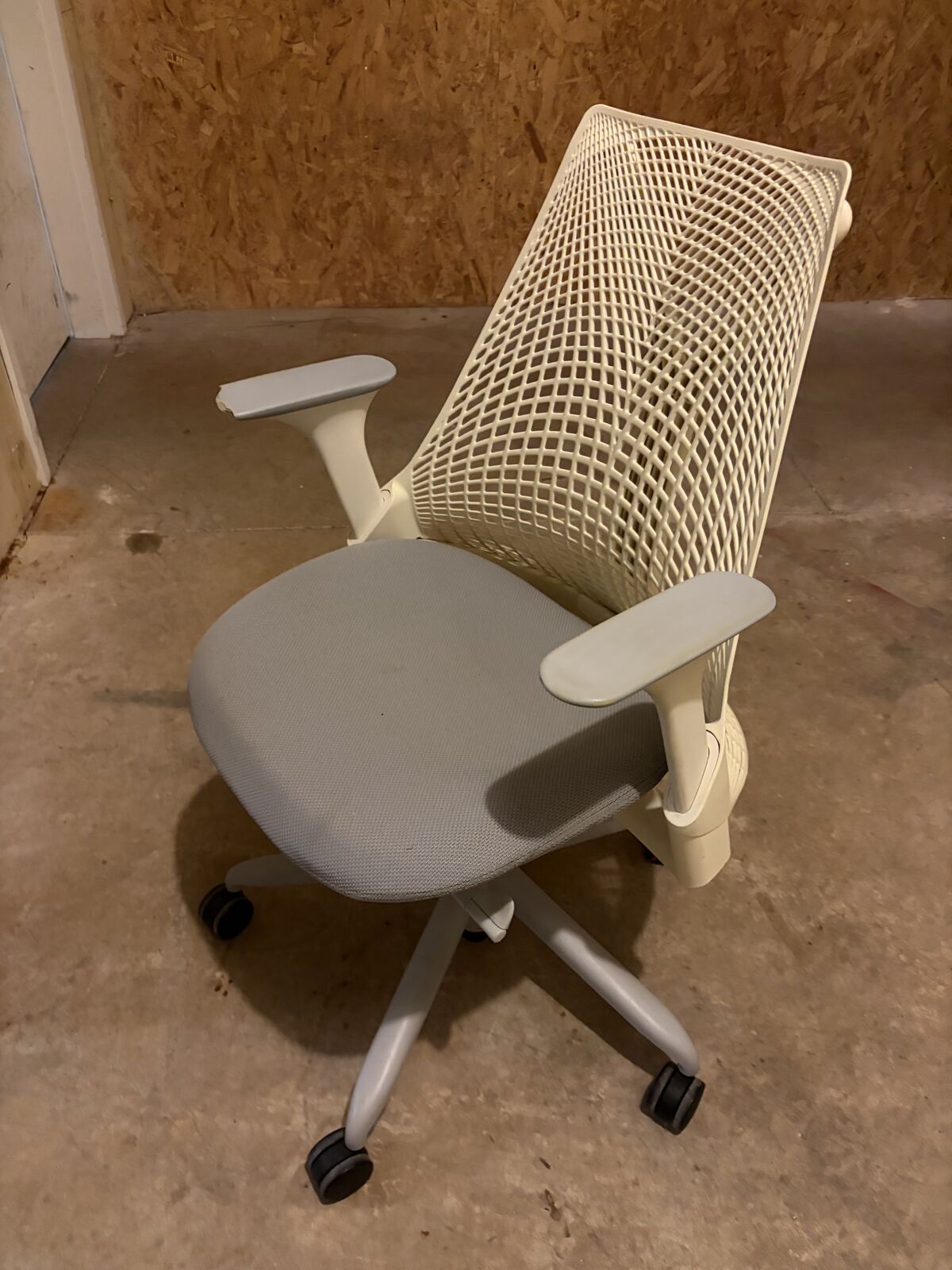 Herman Miller Sayl Chair in Gray Excellent Condition
