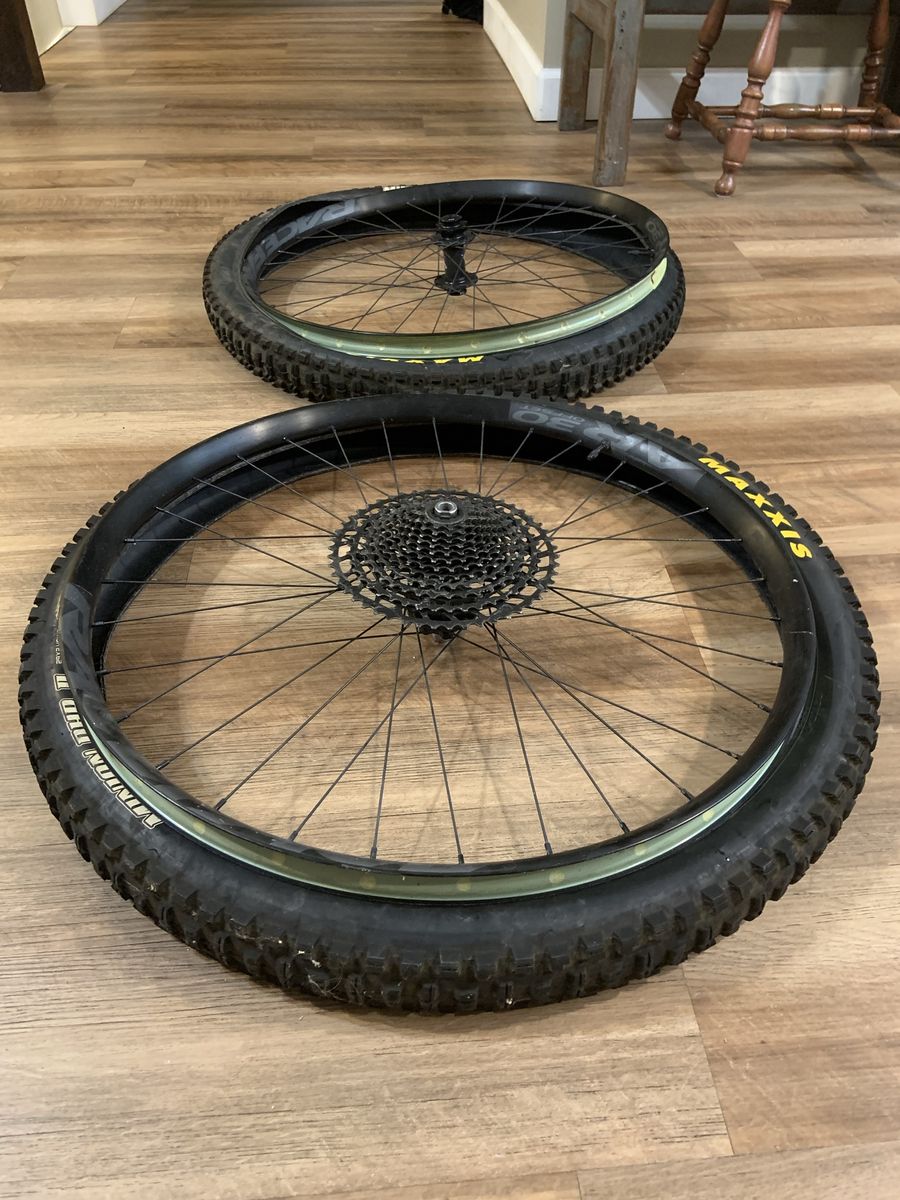 Race face ARC 30 offset 26” Rims, and Maxxis tires