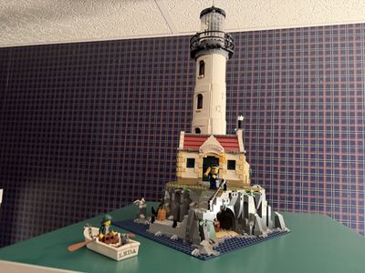 LEGO Ideas Motorized Lighthouse (21335) - Aurora Point Lighthouse Set with Minifigures