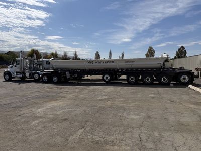 2019 Pete 567 w/ 2019 Smithco 30 Ton Sideump