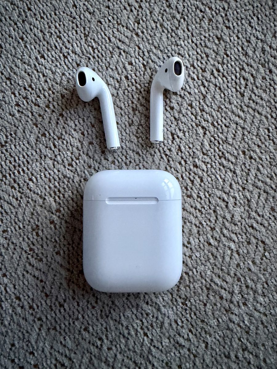 Apple AirPods Gen 2