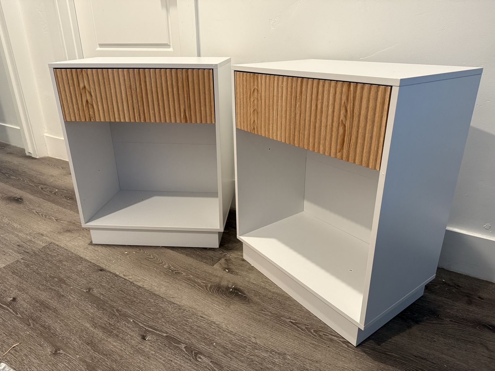 Brand New Set of 2 Modern Nightstands