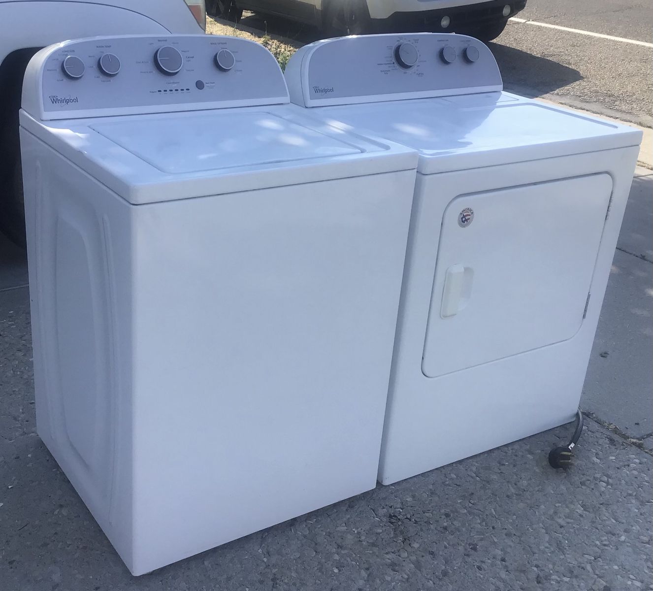 Beautiful Whirlpool Top Load Washer and Electric Dryer Set - White. Free delivery, hoses, and installation!