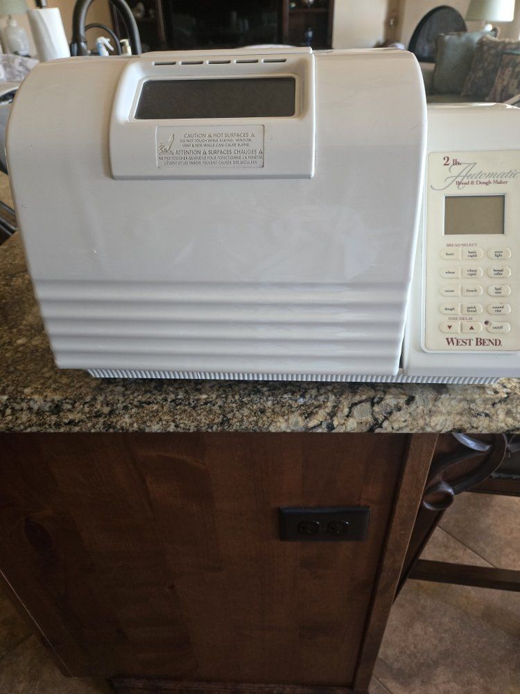 West Bend 2LB Automatic Bread & Dough Maker - Model 41095