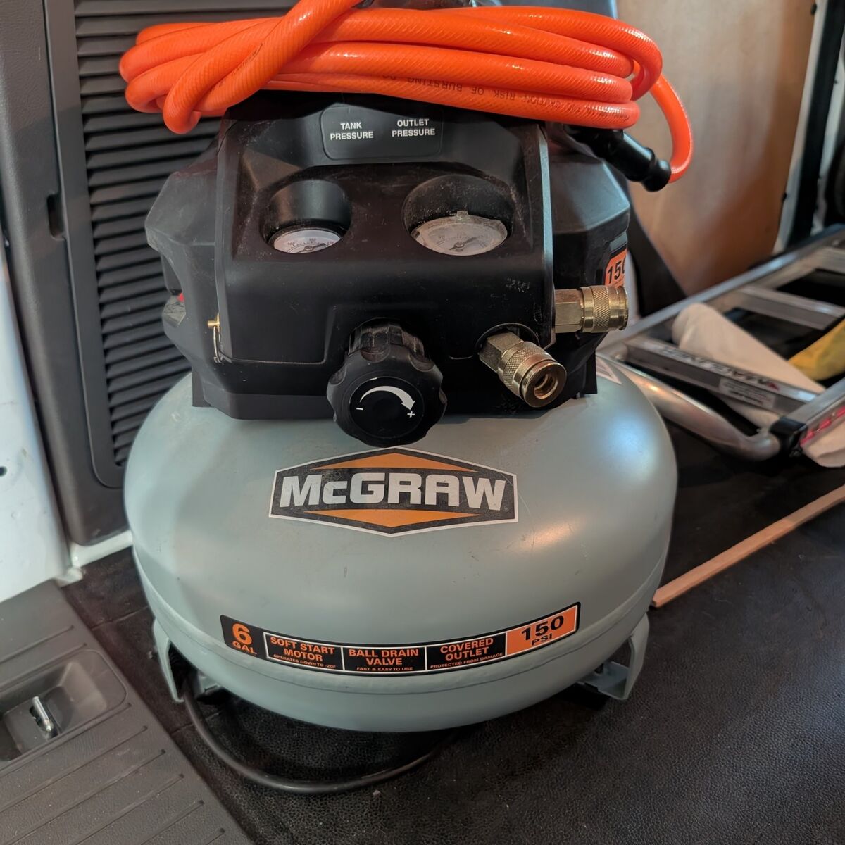 MCGRAW 6 Gallon, 150 PSI Oil-Free Pancake Jobsite