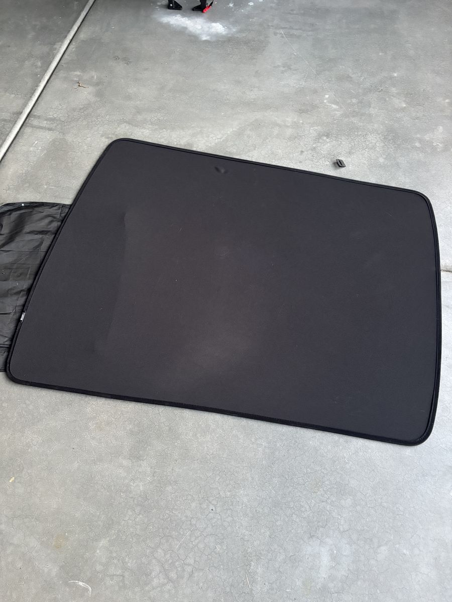 Model Y Sunroof Shade