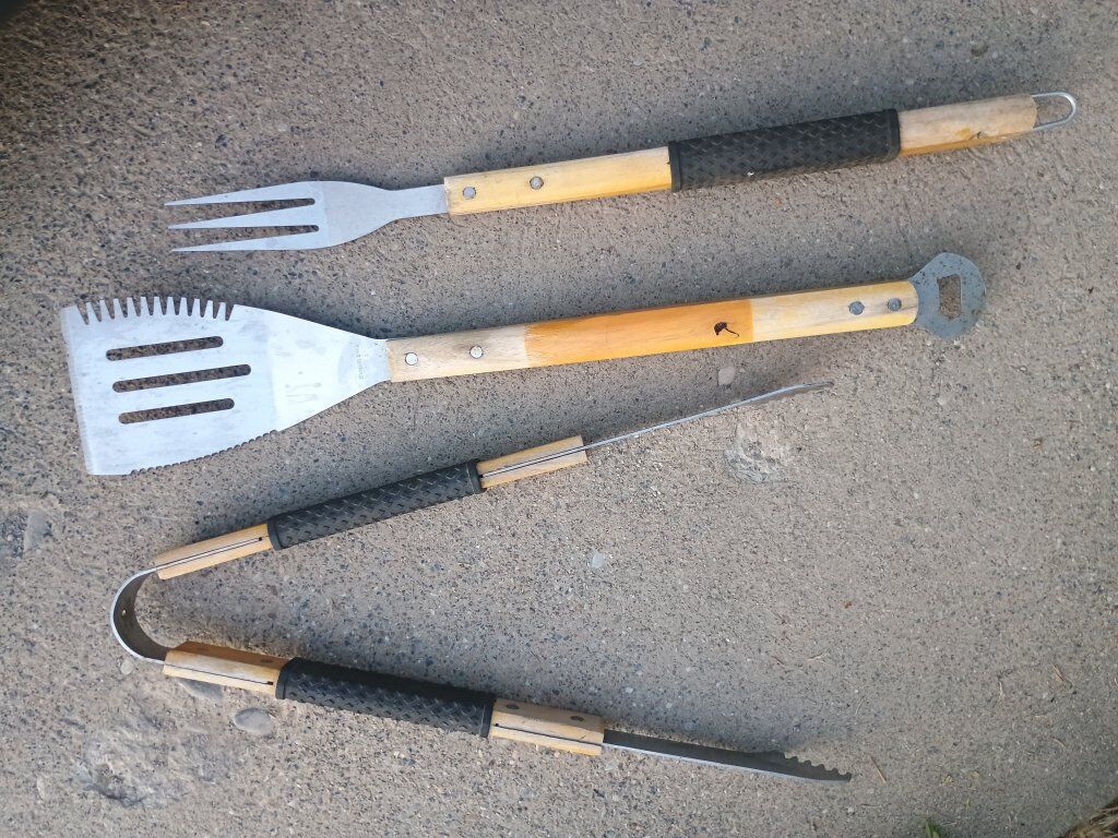 Mr bar b q BBQ/grilling tools 3 piece set