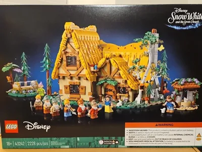 Brand New Sealed LEGO Disney Snow White and the Seven Dwarfs' Cottage 43242