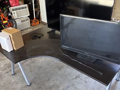 Black Corner Computer Desk with Metal Legs - Spacious L-Shaped Office Table