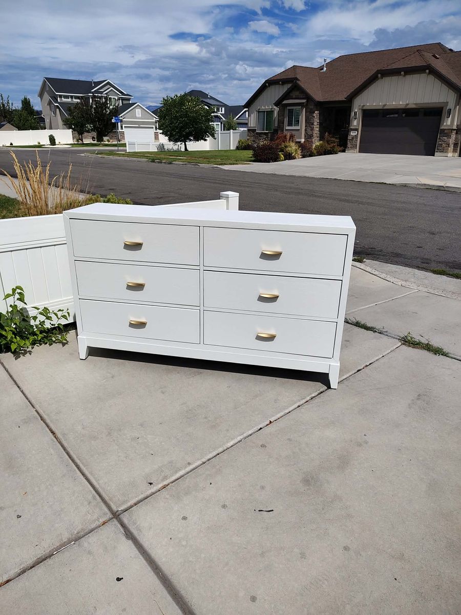 Aspenhome White 6-Drawer Dresser with Gold Hardware