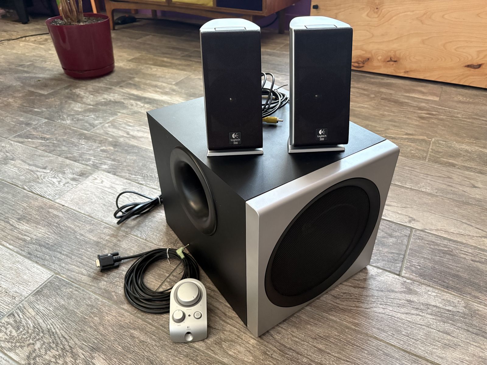 Logitech Z-2300 speaker system
