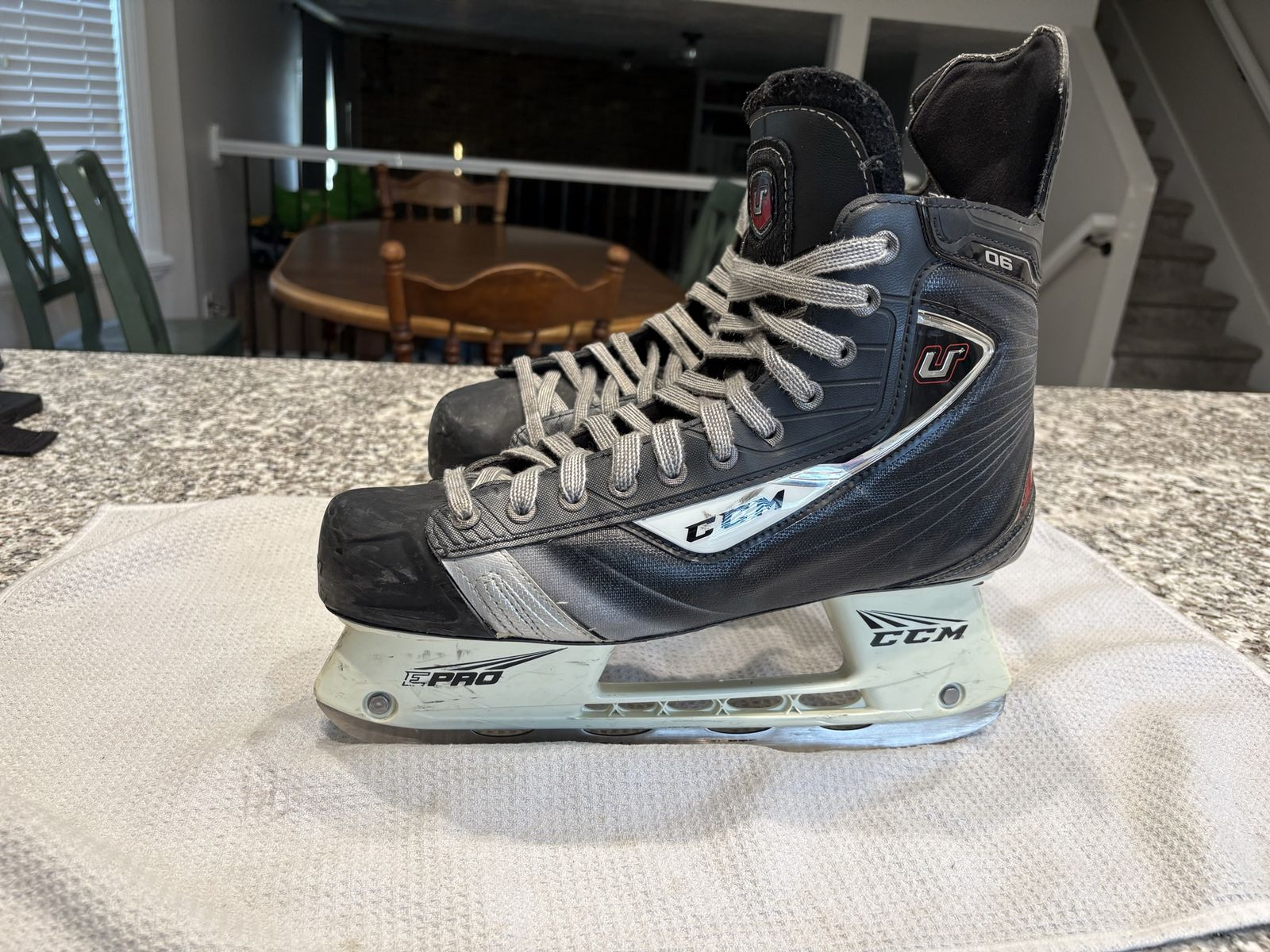 CCM U+ Crazy Light 06 - Senior size 11