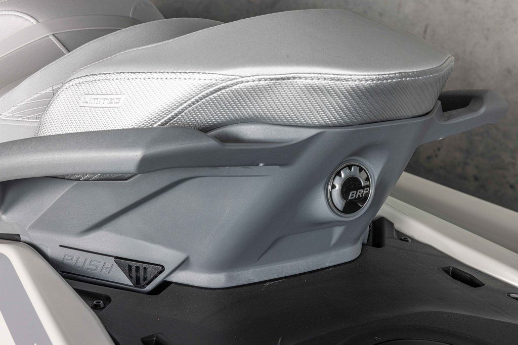 Main image 6
