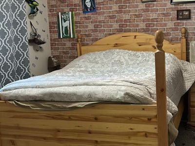 Deseret Industries Solid Wood Queen Bedroom Set