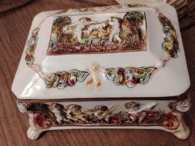 Vintage R. Capodimonte Italian Ceramic Trinket Jewelry Box Relief Cherubs