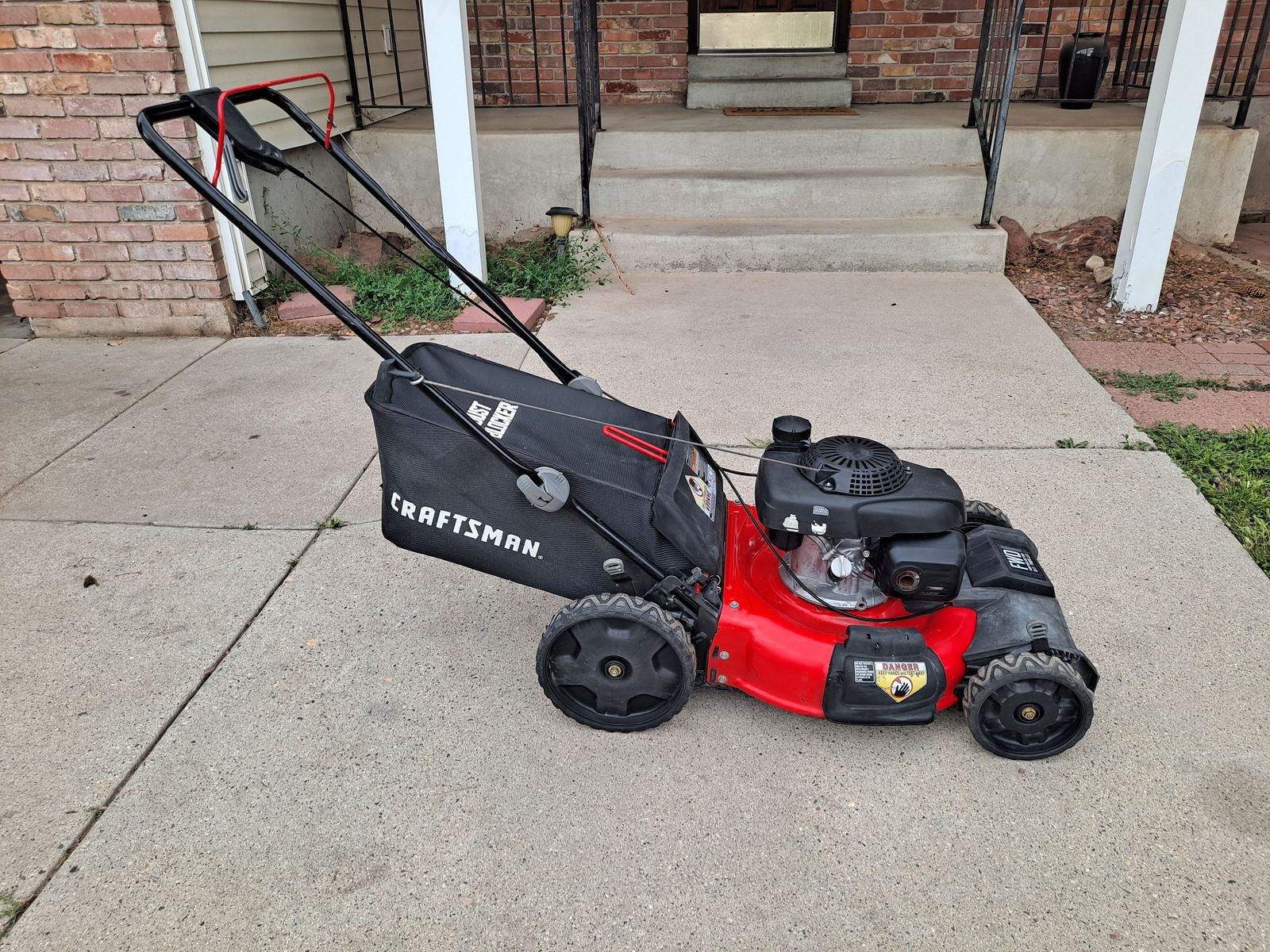 Craftsman/Honda variable speed self propelled bagged mower, excellent 