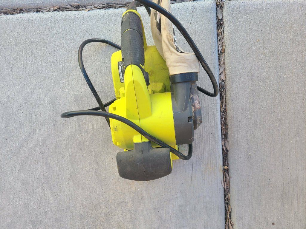 portable belt sander