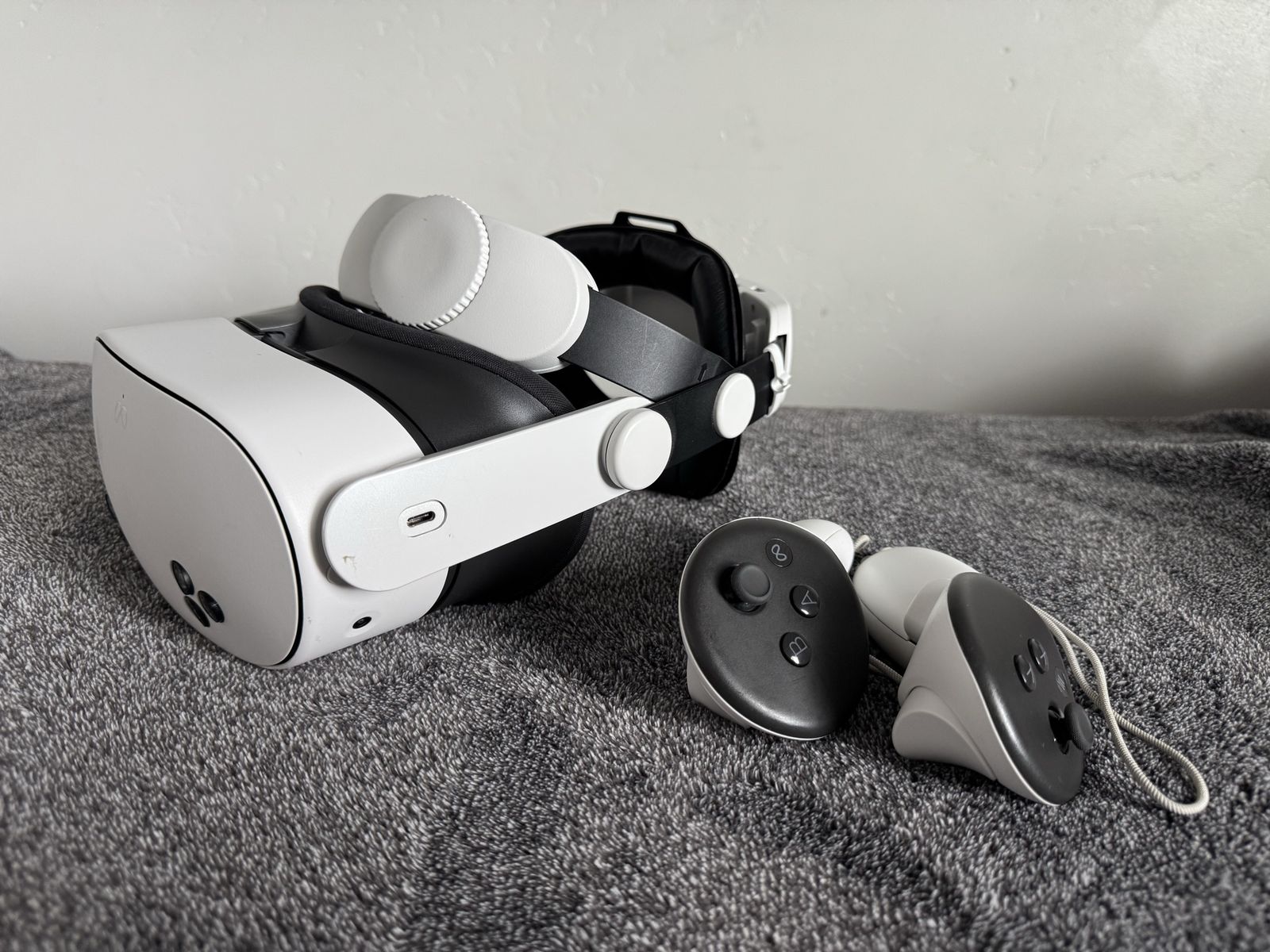 Meta quest 3S VR Headset 128GB with Controllers